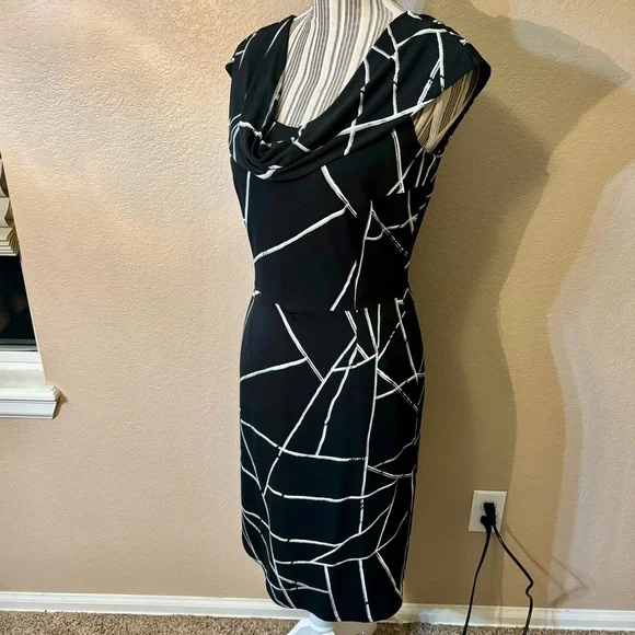 NWT Tahari Dress Sz 2 Arthur S. Levine Black White Geometric Lines Short Slv ASL - Picture 8 of 16